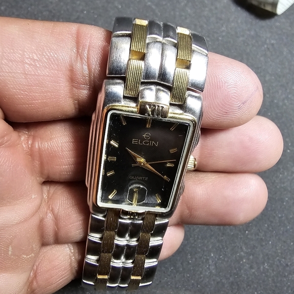 Vintage Elgin Gold Silver Tone Quartz Mens Dress Tank Watch Working FM333-040 sh - Picture 4 of 10